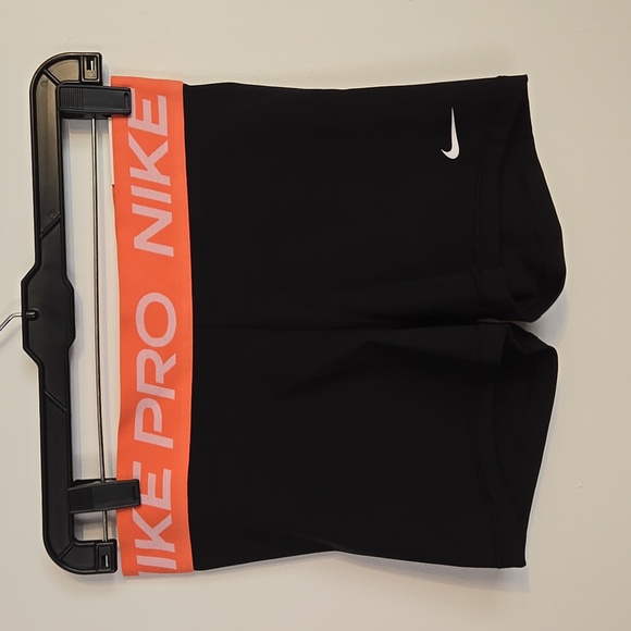 Nike Pants - Nike Pro women's training dry fit 3" short